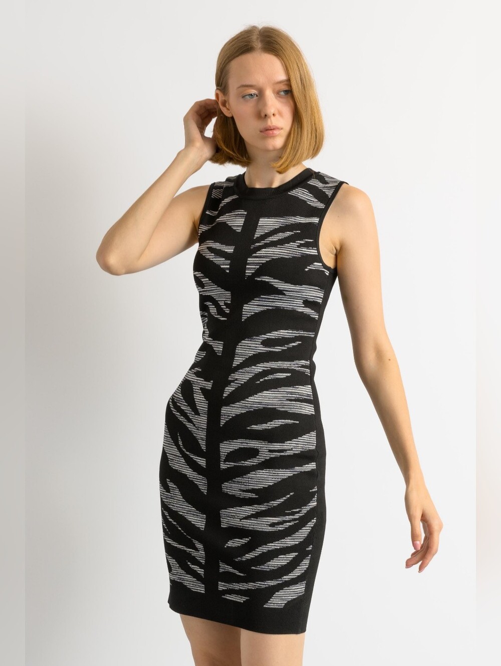 Karen Millen Sleeveless Black and White Patterned Knit Dress